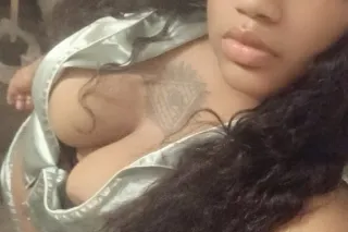 come hang with a bad bitch photo 1