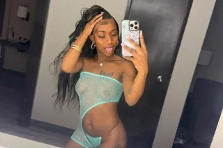 5'2 Petite💦Hazeleyed🤎German/Black🇩🇪Bombshell💣 photo 2