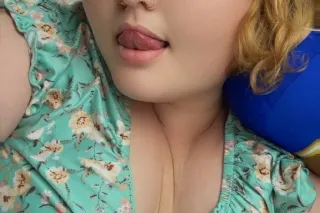 YOUNG,TIGHT AND WET PUSSY🤪GUARANTEED TO MAKE YOU NUT 💦 photo 4
