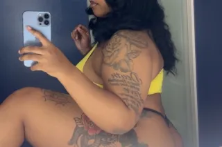 Your Favorite Distraction 👀 photo 1