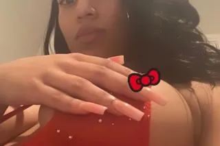 I'm your lil hood fantasy with a pretty face ❤