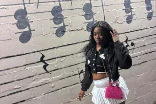 “I’m shorty and thick” for body photo 6