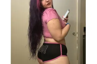 outcalls. im just here to suck some dick 🤷🏼♀ photo 4