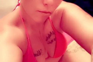 SEXII TATTED, THICK SNOWBUNNIE!! pretty face , slim waist... thick thighs, big booty!!! photo 9