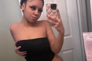 AVAILABLE NOW💦🌹 cutest lil slut 👅🍭 Horny n ready 2 fuckk 🥵im thicc cute n tight 🤤cum see me bby 😉 FT SHOWS & CONTENT 🌟