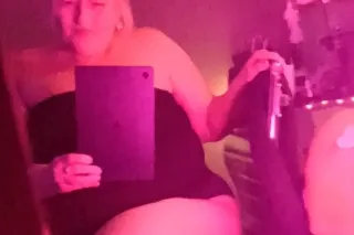 BBW MATURE THICK AS HELL IN CALL HOSTING BY THE CASINO VIDEO CHAT CONTENTROLEPLAY QUEEN 💋💦👅🌟 photo 12