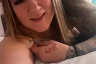 LET ME BE YOUR MILF photo 7