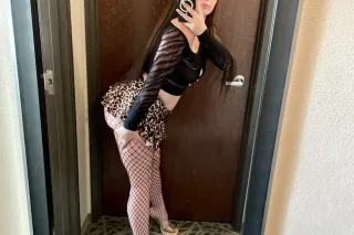 😍 Upscale Brunette Bombshell 💃🏻 photo 5