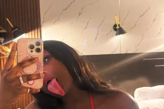 OUTCALL W UBER 🍭 ! THE REAL BLOW POP AND ONLY 🍭 LONG TONGUE 👅MISS BLOW POP BEST 🍫 🍭THROAT GODESS COME HAVE A GOOD TIME🌬🍆