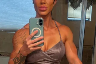 Female Bodybuilder photo 2