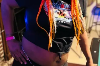 incall special come put honey on my bun