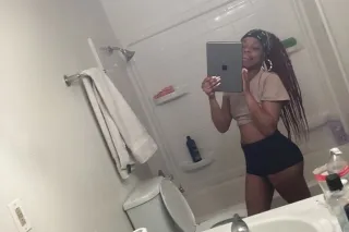 Small petite Freak😩💦 photo 3