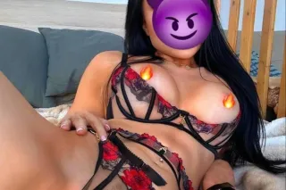 Sexy latina girl ready to pleasure you let me feel your cock 😋🍆💦