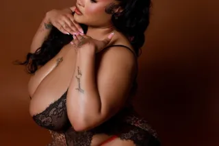 I LOOK BETTER THAN HER ☝🏽 AND HER👇🏽 photo 1
