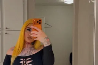 😝💦Freaky with a Fat Azz 🍑Pretty Feet 👣 Pink Shaved Pussy 🌷& Thick thighs😍😝