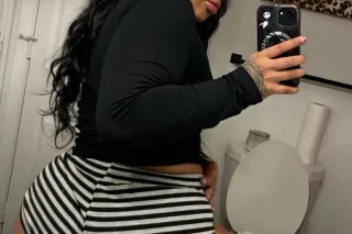 short & thick 😍 photo 2