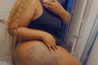 BIG BOOTY THICK CHOCOLATE EBONY ....Come get relaxed dadddy & let me relieve some stress 😜🤪💦💦 photo 5