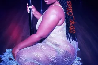 BIG BOOTY THICK CHOCOLATE EBONY ....Come get relaxed dadddy & let me relieve some stress 😜🤪💦💦 photo 1