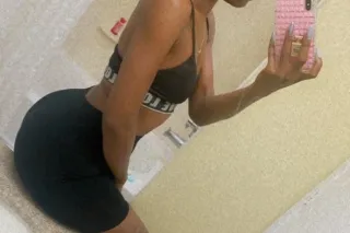 Sweet, Mature & Easy to talk to photo 2