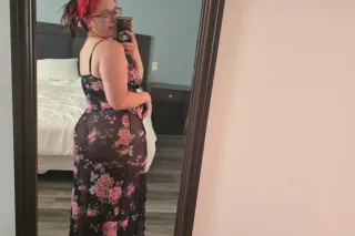 Real Thicc Nympho Milf photo 8
