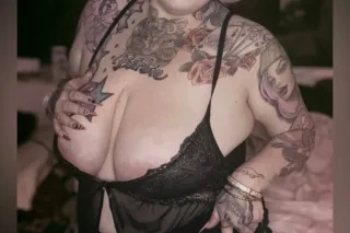 I love how you are messaging me telling me I am dry begging lmao please I rent air bnbs all the time have a home car so really know who the fuck you are talking to. You guys wont approach me to my face though! photo 4