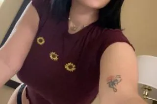 latina caliente🔥con el bury grande🍑 y el coo bien apretadito 🤌🏻😮‍💨🤤ven y juega conmigo 😈 soy limpia ay les dejo el link de mi only fans para que entren y berifiquen, https://onlyfans.com/jasminramos285 ❌no police ❌no juegos.