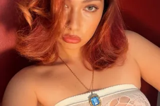 Classy Redhead photo 4
