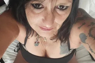 GILF hot n ready 4 u to see me at my hotel photo 7