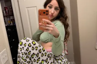 💦Wet and tight pu$sy💦💯😜 Cum eat me out🥰😝 photo 4