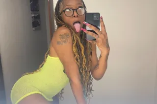 🍫SLIM CHOCOLATE GOODIE🍫$140 OUTCALL SPECIALS🌹YOUR FAVORITE PYT BACK N BETTER🫦