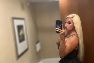 Blonde baddie ready for YOU💋 Danville Mall photo 5