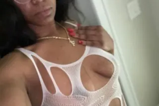 Girls with glasses eat so much dick & pussy be wetter🤤 AND WE REALLY LOVE HEAD You can come to me in Southfield 🏨 or I can come to you 🚘 photo 2