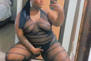 New here 🧚🏽♀Come see about trophy with the sloppy head 😩✨ photo 3