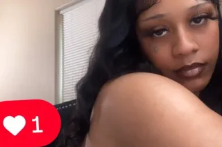 Thicc Fine Shii 😻🍒✨ Cum Get A Taste Of Cierra 🤭💦🍑 Here For A Good Time ⏳ Not A Long One 😘💕