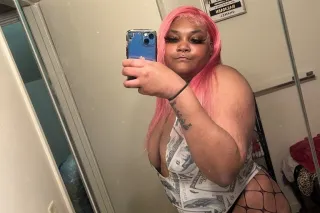 Goddess of love and seduction looking for fun photo 2