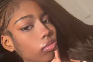 New in town 😛 ft shows & pictures for sell 🫣 photo 2