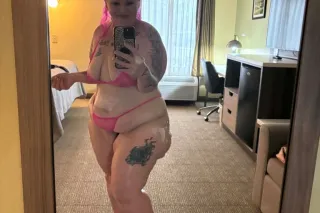 Taking app for tomorrow afternoon $40 ft show 💦 $80 covered gummy $120 qv $160 hhr photo 6