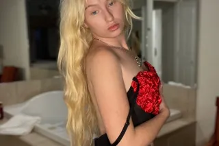 PRETTY, PETITE, BLUE EYED BABE😍 photo 5