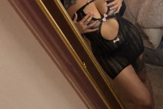 sweet and discreet photo 3