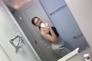 FREAKED OUT YOUNG BITCHH🤪🤪💦🩷 photo 3