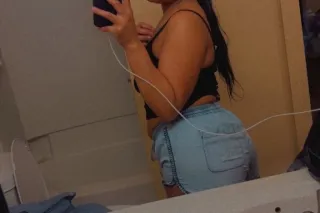 Available Come See 🩷👑 photo 4
