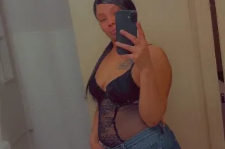 Available Come See 🩷👑 photo 9