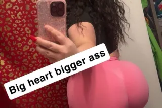 thick n juicy latina photo 2