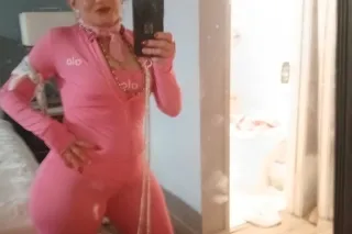 cum n touch me right photo 2