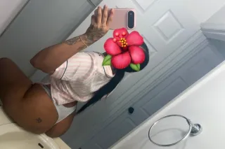 cami latina caliente photo 3