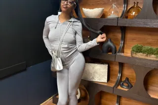 brownskin honeybun🍯👅 2 GIRL SPECIAL AS WELL !!😘🙈 photo 3