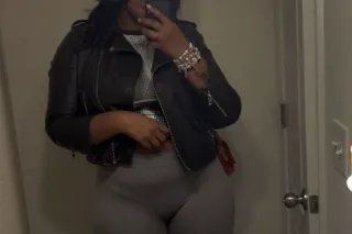 THICK && PRETTY 👑📲PRETTYNTHICKIE