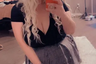 come spend some time with your fav bbw photo 6