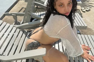 Your New Favorite Distraction 💋 photo 3