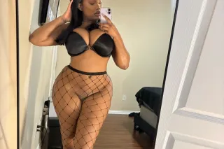 🔥 Thick Mixed Ebony Beauty - BIG booty, BUSTY, Visiting Omaha! Leaving soon 😘 photo 3